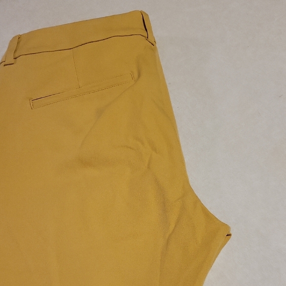 Old Navy Women's Golden Khakis - Picture 10 of 12